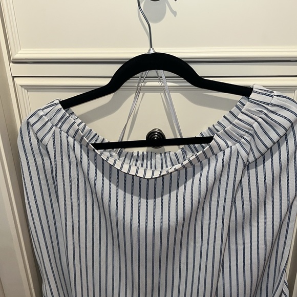 Women’s SZ M OLIVACEOUS blue and white striped off the shoulder top - Picture 3 of 7